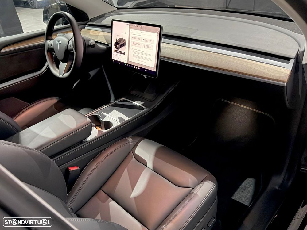 Tesla Model Y Performance Dual Motor AWD - 13