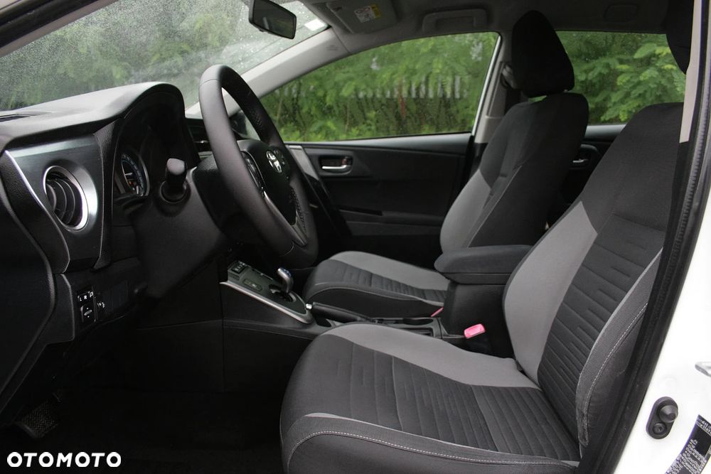 Toyota Auris - 11