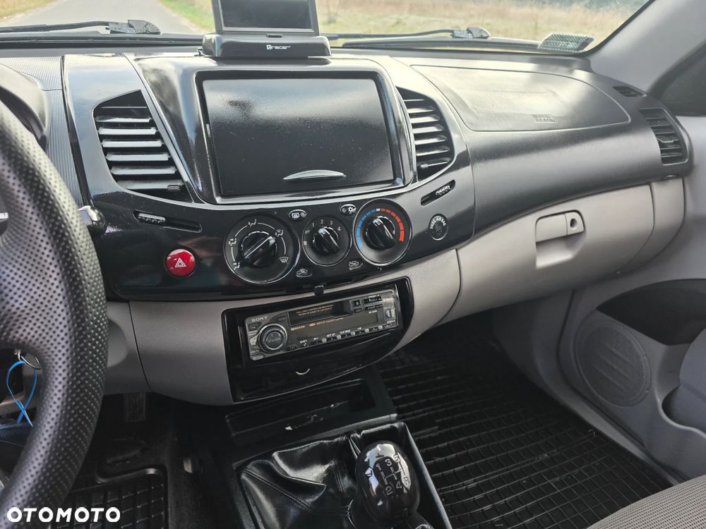 Mitsubishi L200 2.5 DID SC Inform - 13