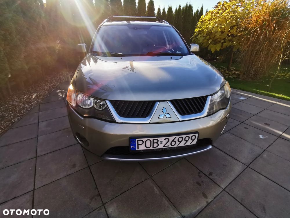 Mitsubishi Outlander 2.2 DI-D 4WD Intense - 1
