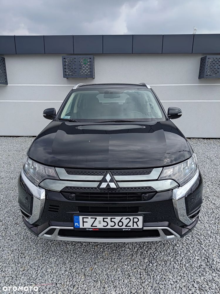 Mitsubishi Outlander - 2