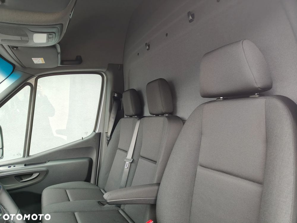 Mercedes-Benz Sprinter - 13