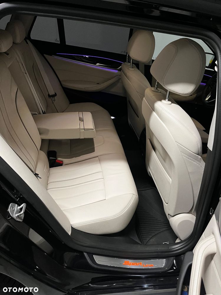 BMW Seria 5 520d Sport Line - 9