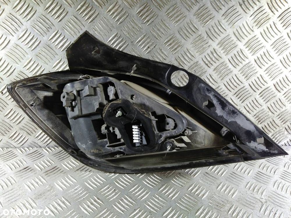 LAMPA PRAWA TYLNA OPEL ASTRA H - 2