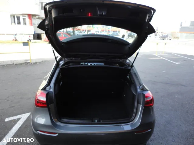 Mercedes-Benz A 180 d Aut. - 17