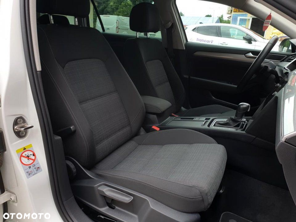Volkswagen Passat - 33