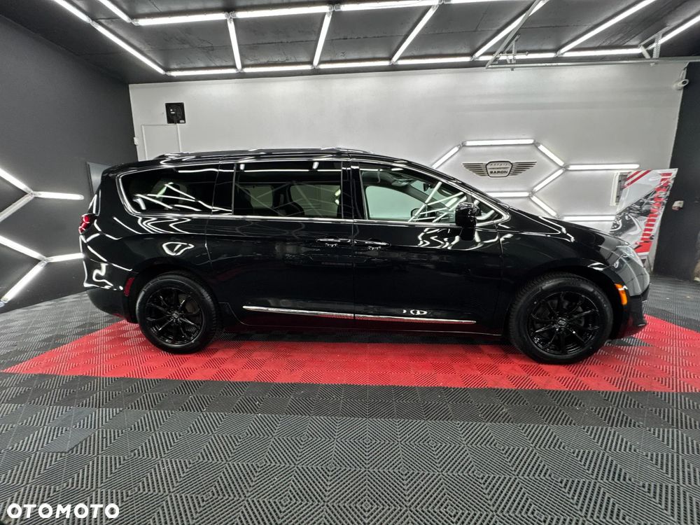 Chrysler Pacifica - 1