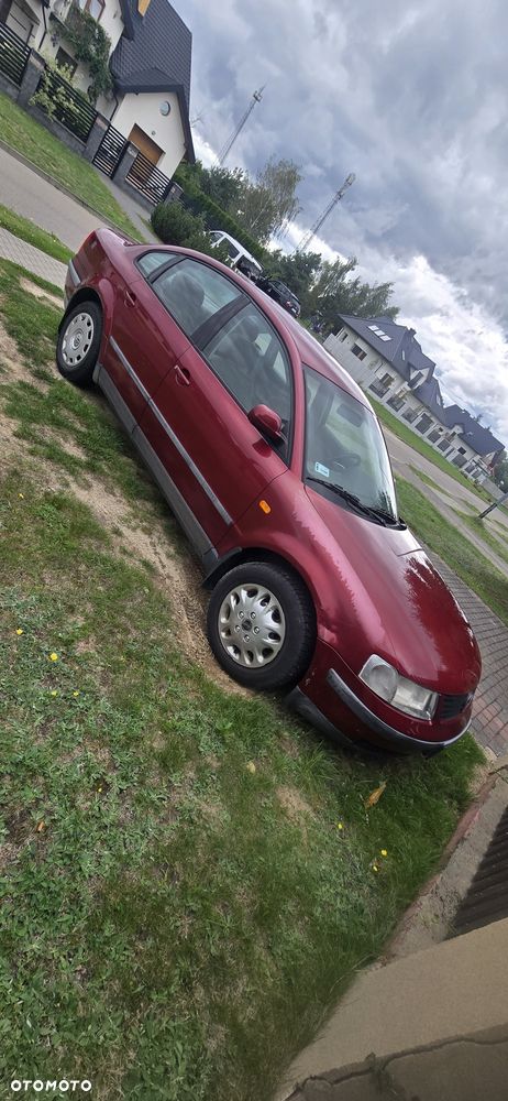 Volkswagen Passat - 1