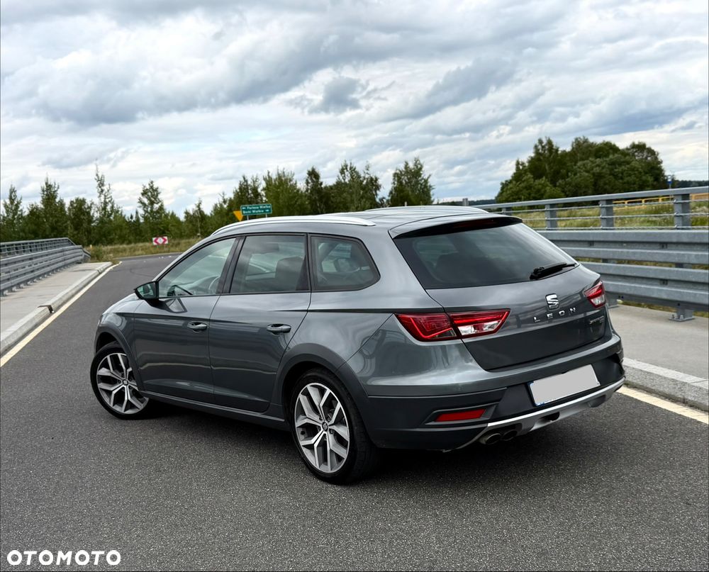 Seat Leon 2.0 TDI Xcellence S&S DSG - 2