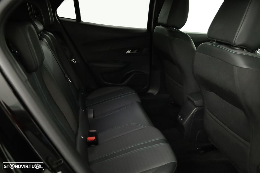 Peugeot 2008 1.2 PureTech Allure Pack EAT8 - 26