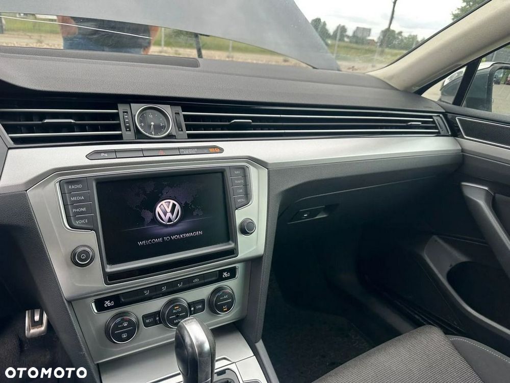 Volkswagen Passat - 10