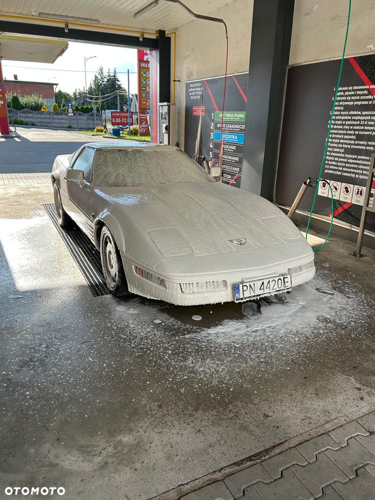 Chevrolet Corvette - 11