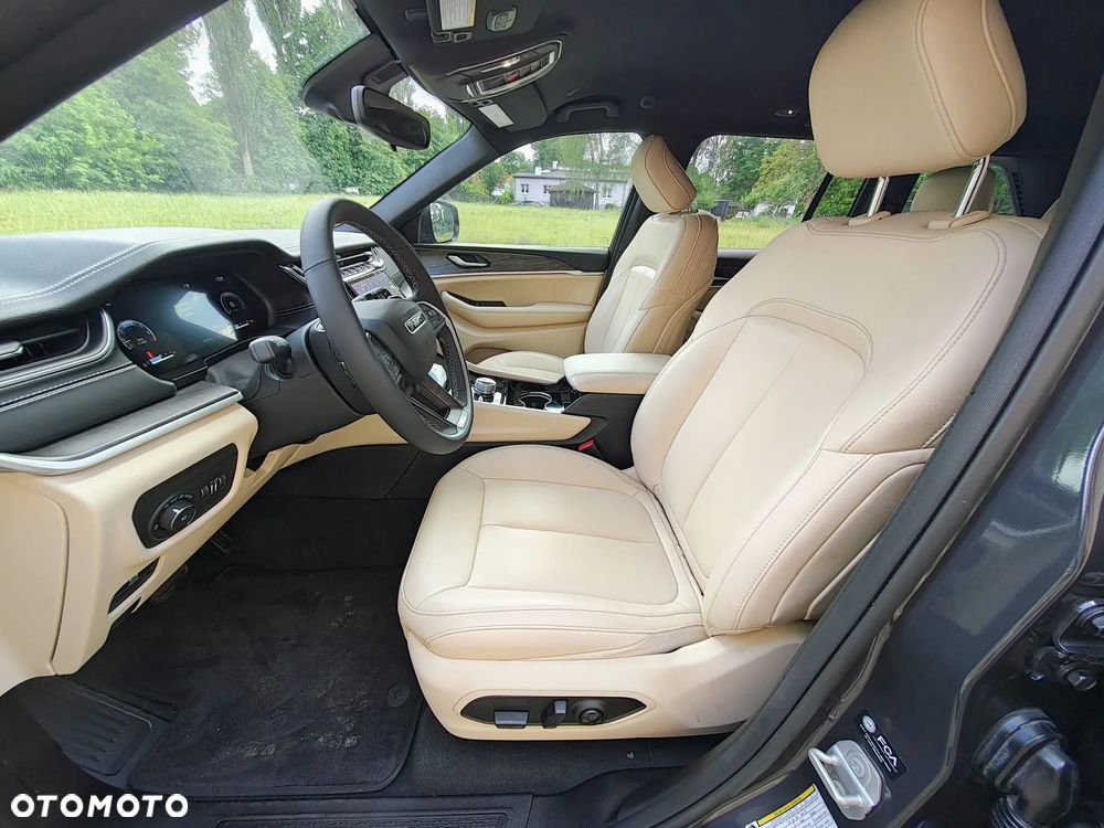 Jeep Grand Cherokee - 14