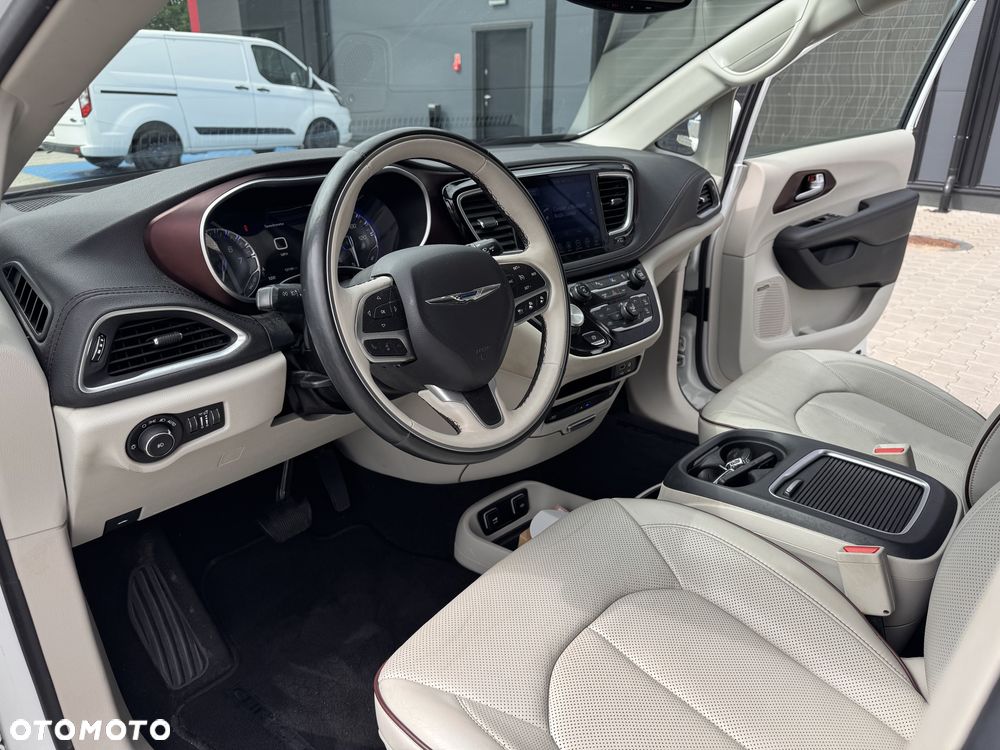 Chrysler Pacifica - 34