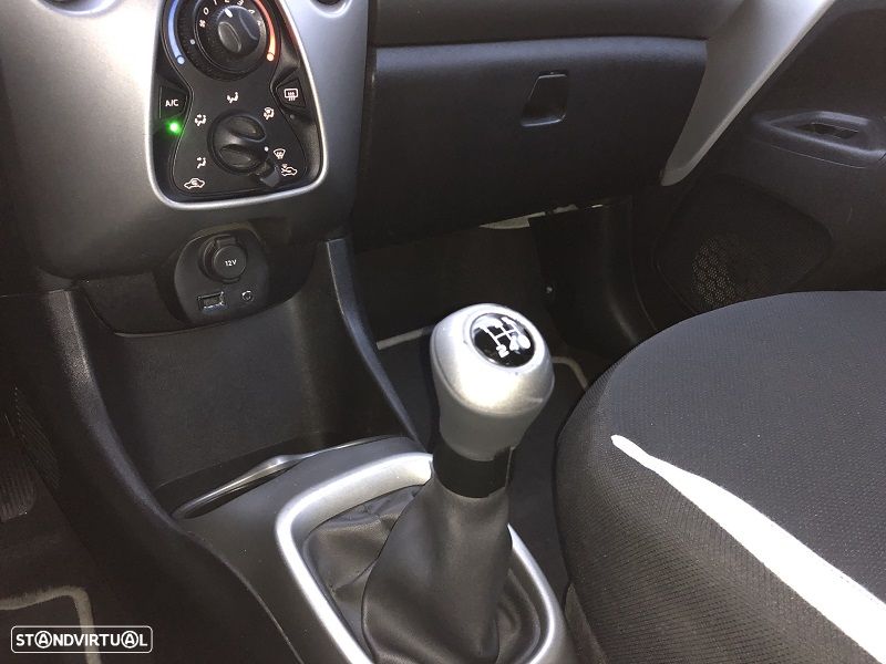 Toyota Aygo 1.0 X-Play - 15