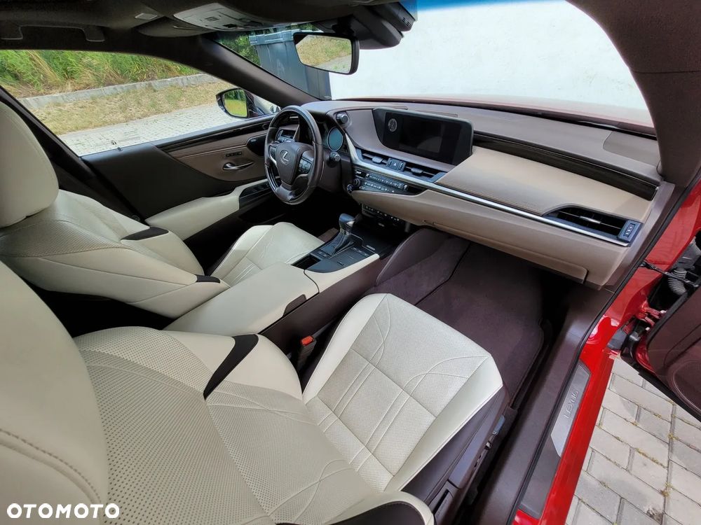 Lexus ES 300h Prestige - 13