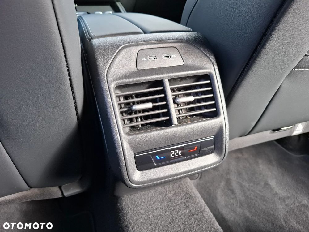 Volkswagen Passat Variant 2.0 TDI SCR DSG Elegance - 38