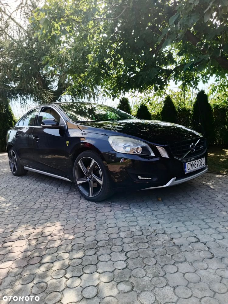 Volvo S60 D3 R-Design - 1