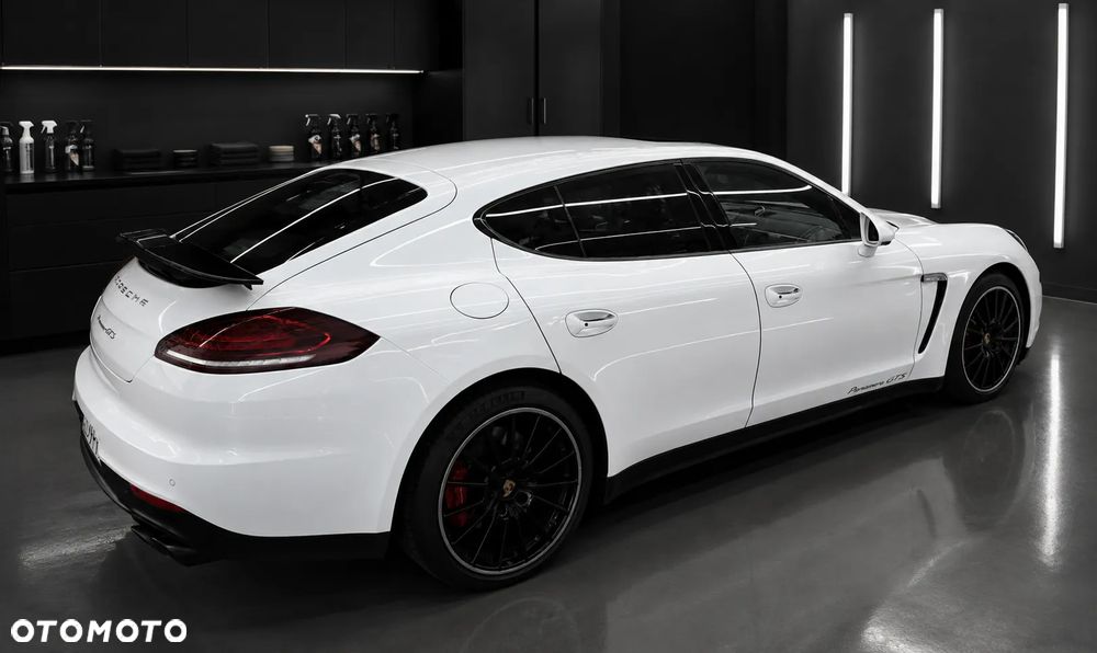 Porsche Panamera GTS PDK - 11