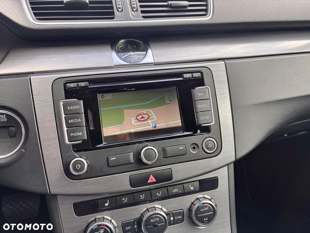 Volkswagen Passat 2.0 TDI Comfortline DSG - 29