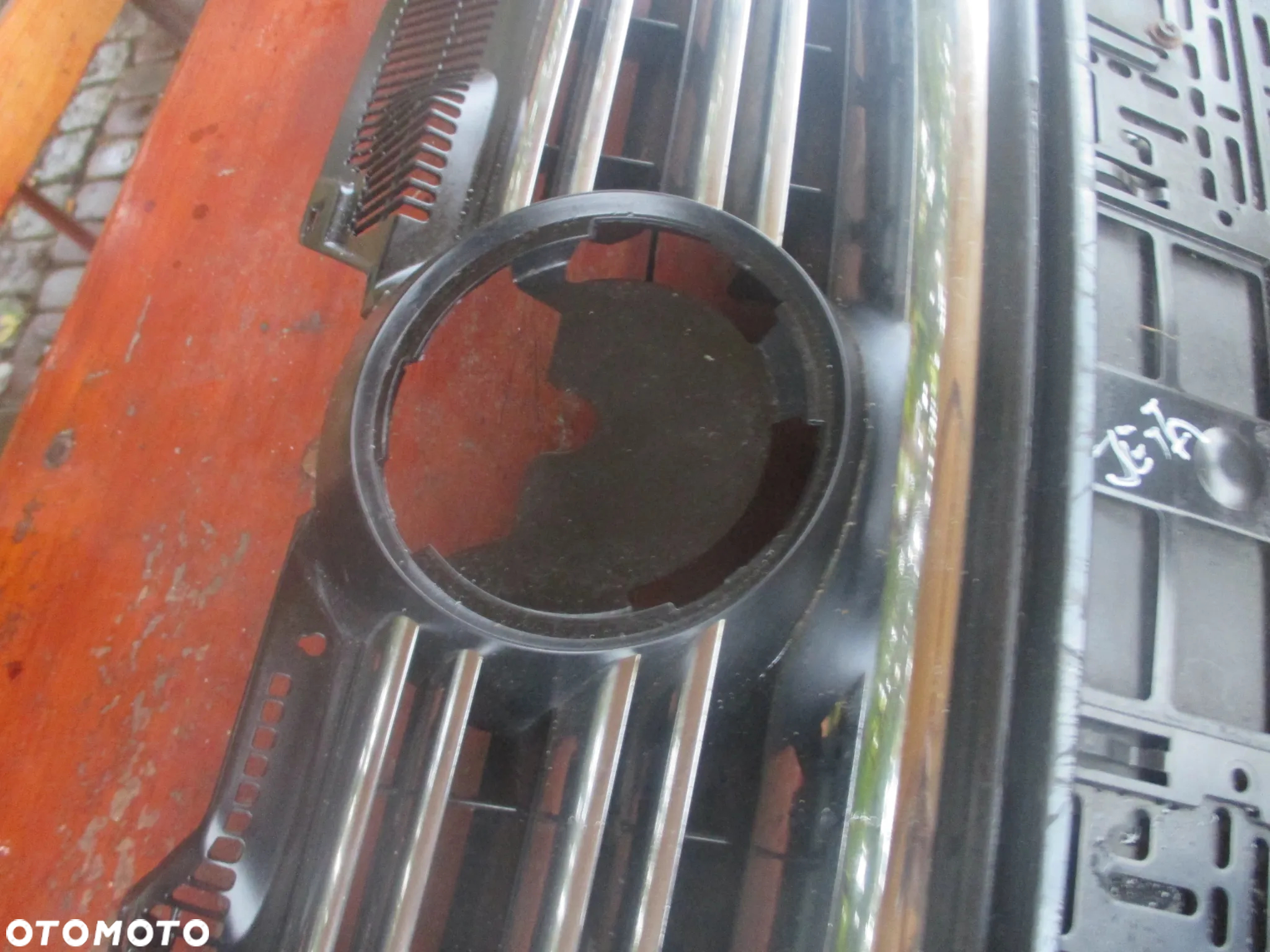 Atrapa grill Jetta Golf V 2008r 1K585365 - 4