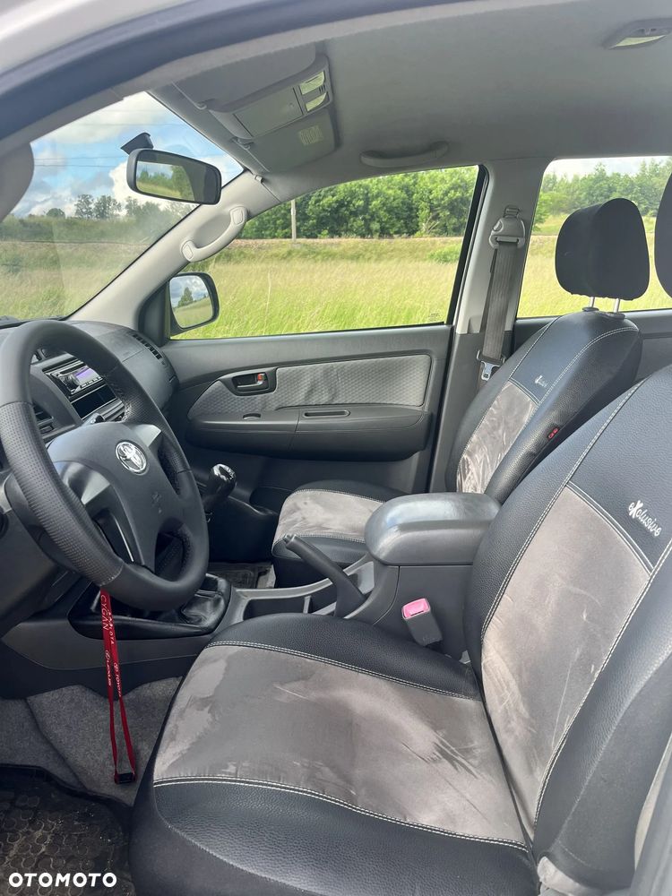 Toyota Hilux 2.5 D-4D DLX - 16