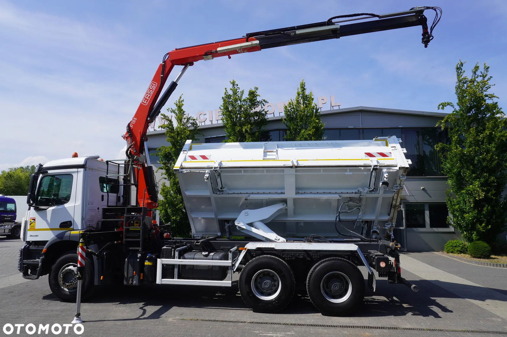 Mercedes-Benz Arocs 2636 / Fassi F155A.0.22 6t / 120 tys. km / Wywrotka 3-stronna / 2 x hydroburta - 17