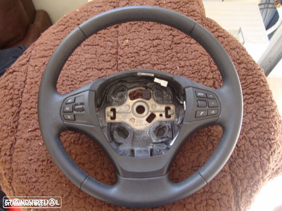 volante em pele + multifunçoes + cruise control BMW F20 + F30 sem airbag - 1