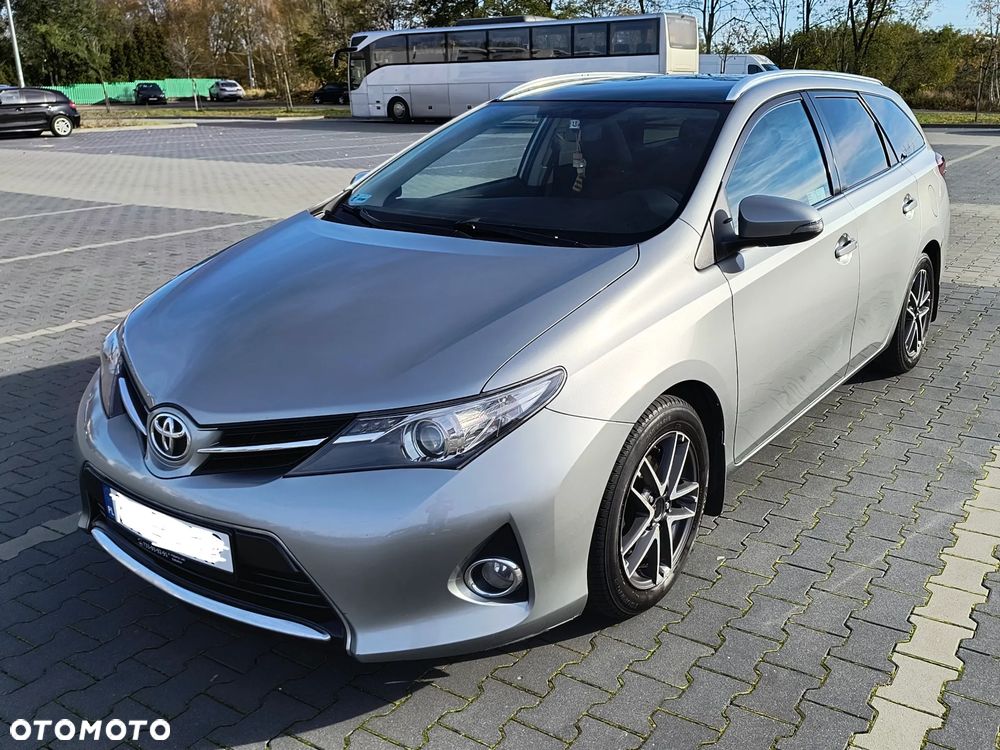 Toyota Auris 1.4 D-4D Premium Comfort - 1