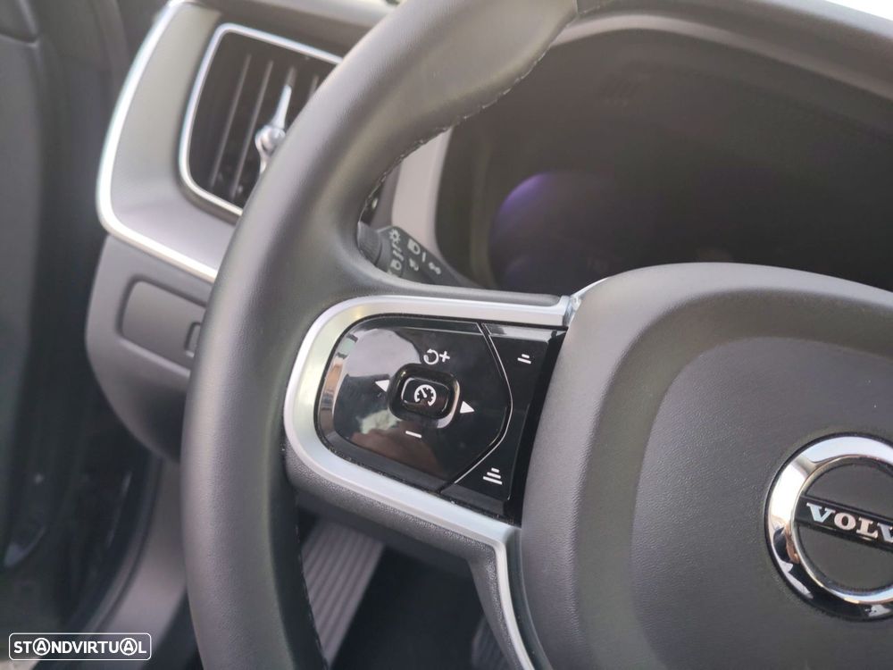 Volvo XC 60 2.0 B4 Plus Bright - 25