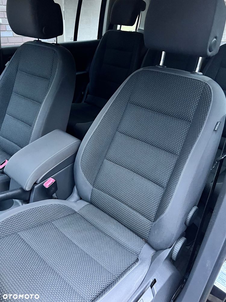 Volkswagen Touran - 22