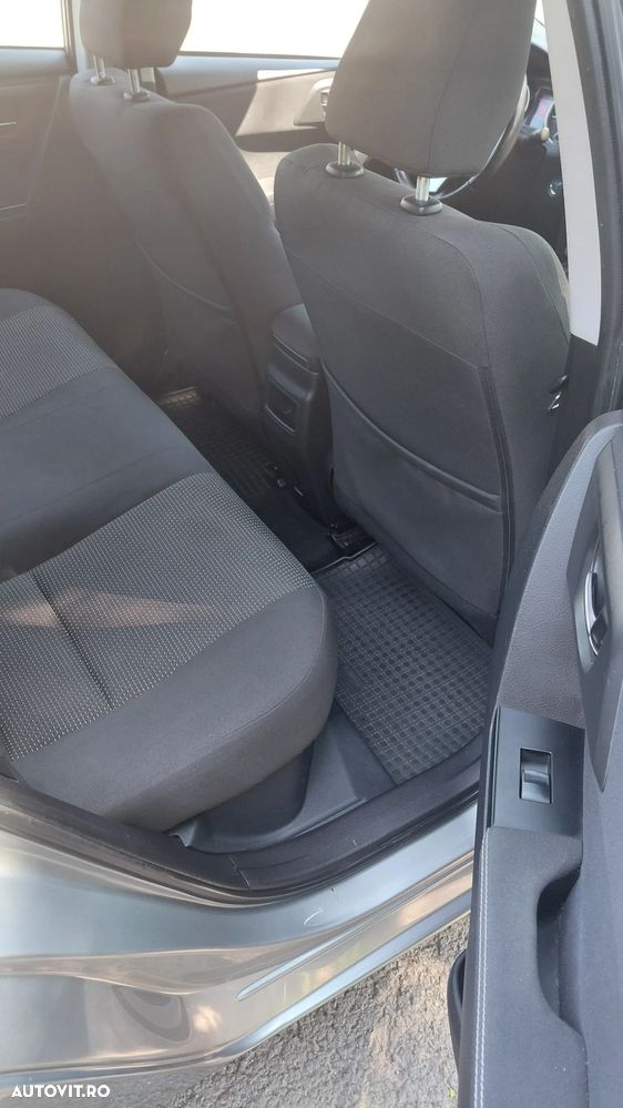 Toyota Auris 1.8 L VVT-i Luna - 14