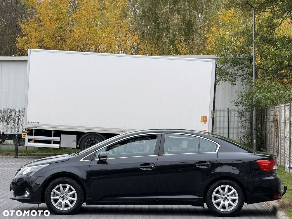 Toyota Avensis 1.8 Premium MS - 28