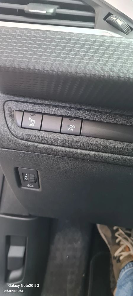 Peugeot 2008 BlueHDi 100 STOP & START Signature - 29