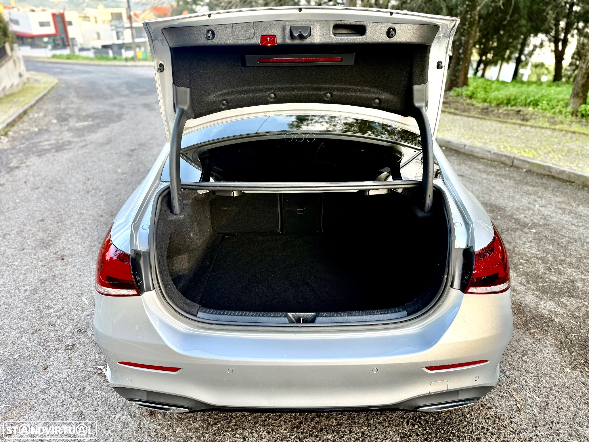 Mercedes-Benz A 200 Limousine AMG Line Aut. - 32