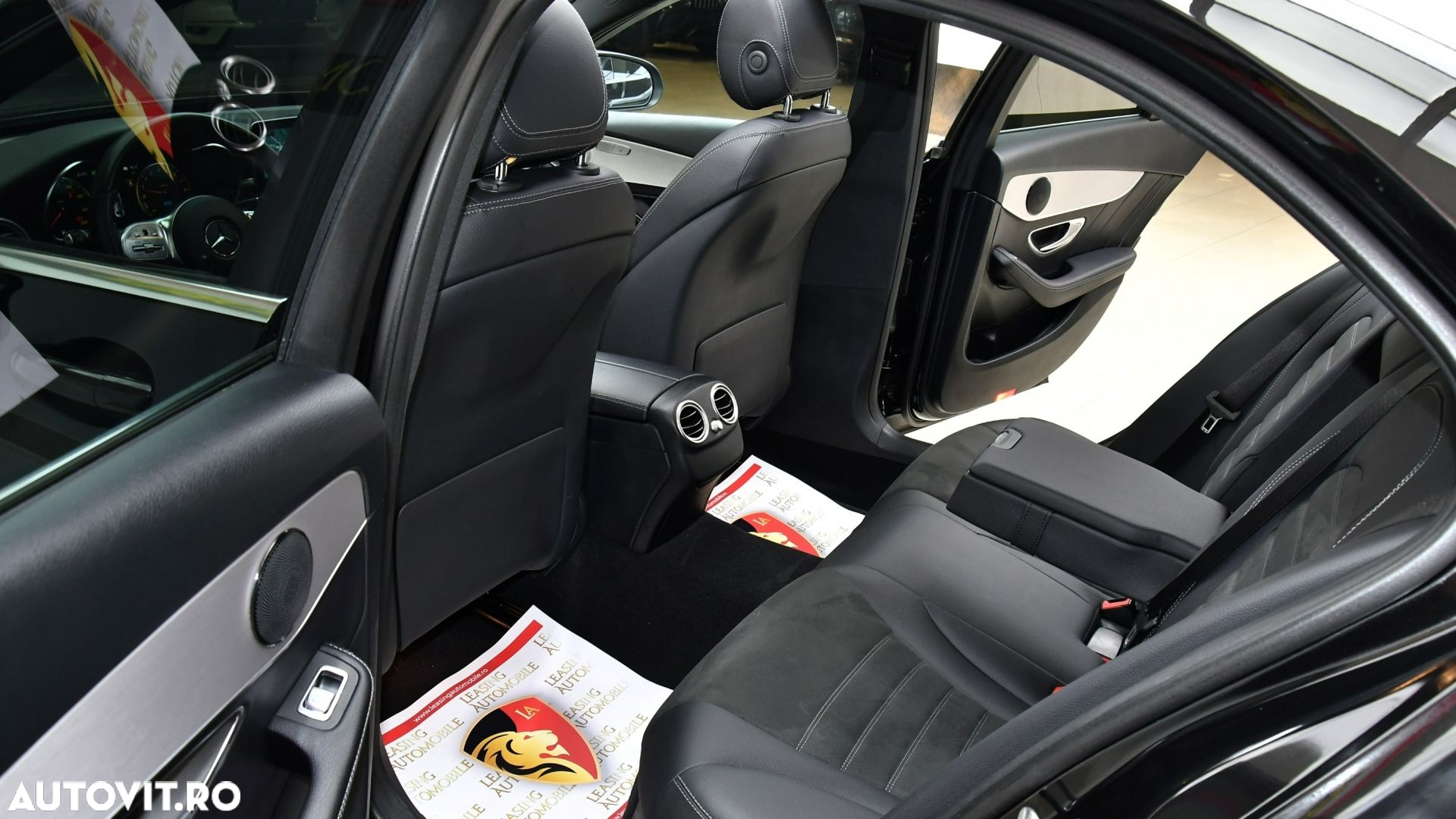 Mercedes-Benz C 300 e 4Matic 9G-TRONIC AMG Line - 11