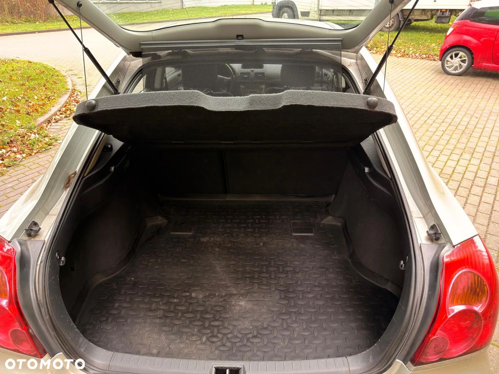 Toyota Avensis - 18