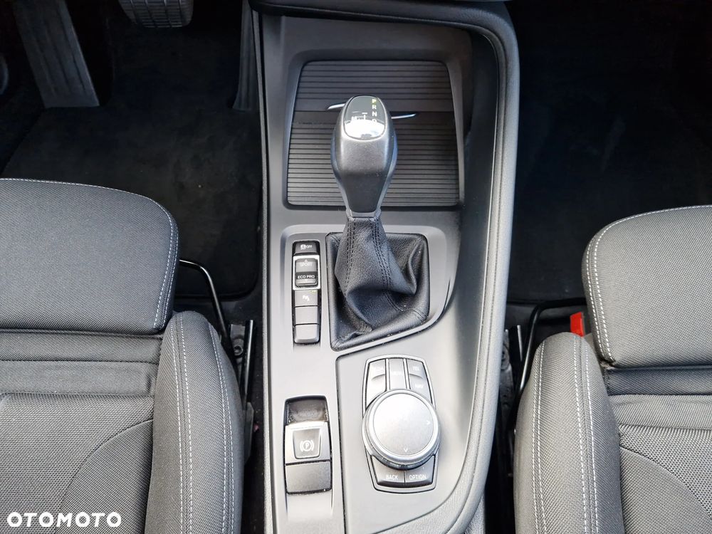 BMW X1 sDrive18i Sport Line - 18