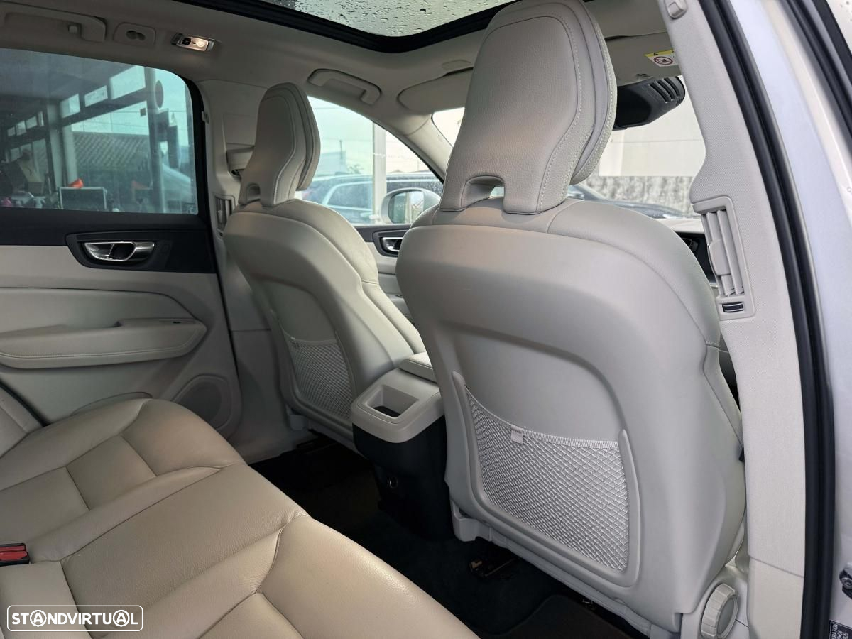 Volvo XC 60 2.0 D4 Momentum Plus Geartronic - 26