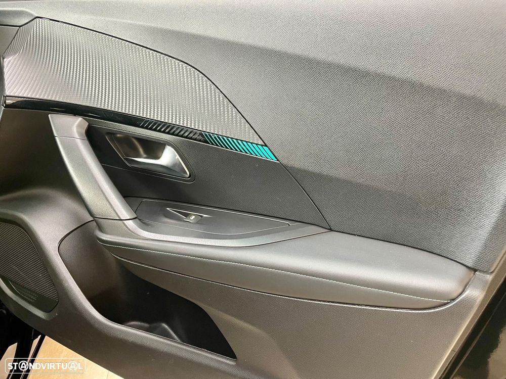 Peugeot 2008 PureTech 130 EAT8 Allure Pack - 29