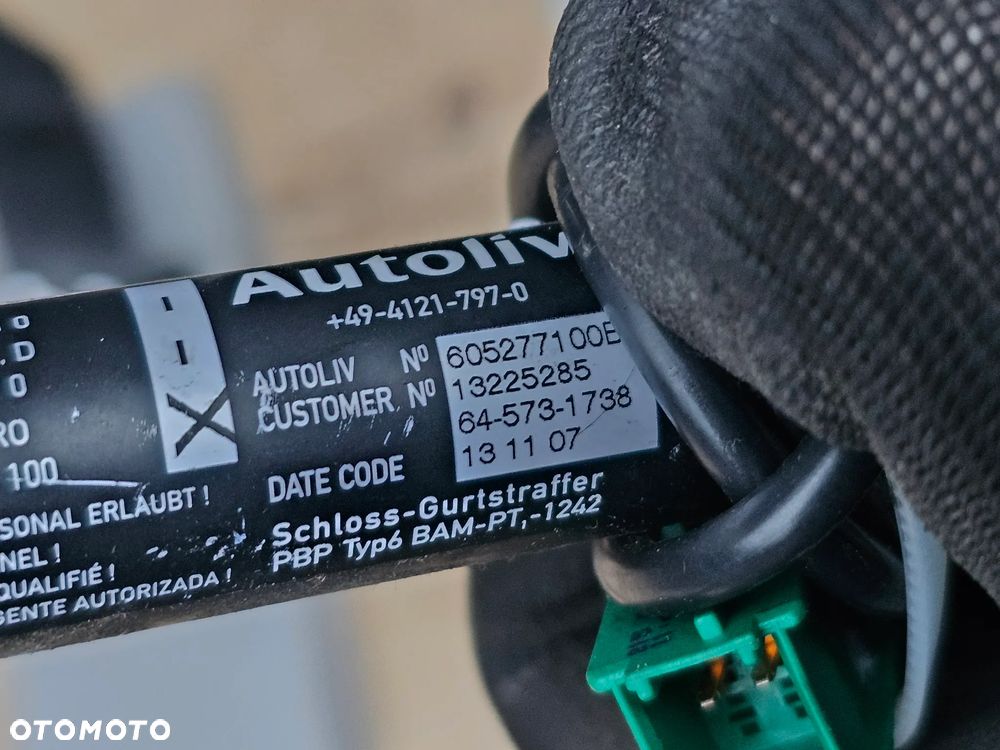 PASY DOPINACZE NAPINACZE PRZÓD OPEL CORSA D KOMPLET DWIE KOŚCI 13225285 13225286 - 11