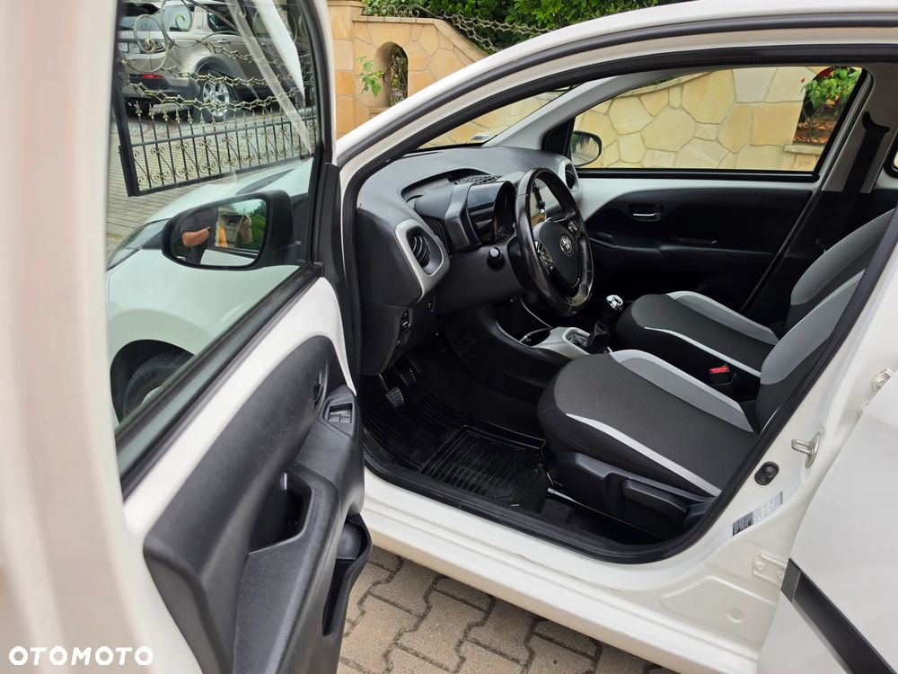 Toyota Aygo x-play - 8