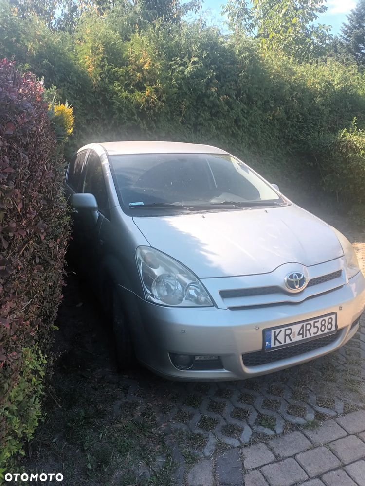 Toyota Corolla Verso 2.2 D-4D Gold - 2