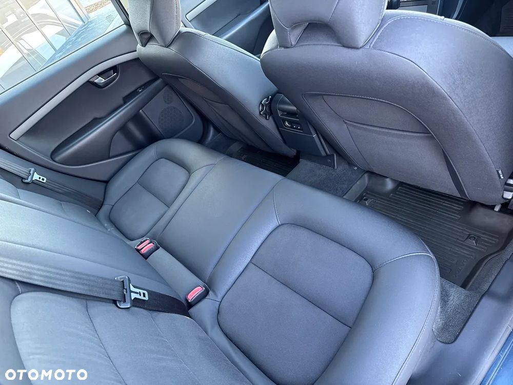 Volvo V70 2.0 Momentum - 29