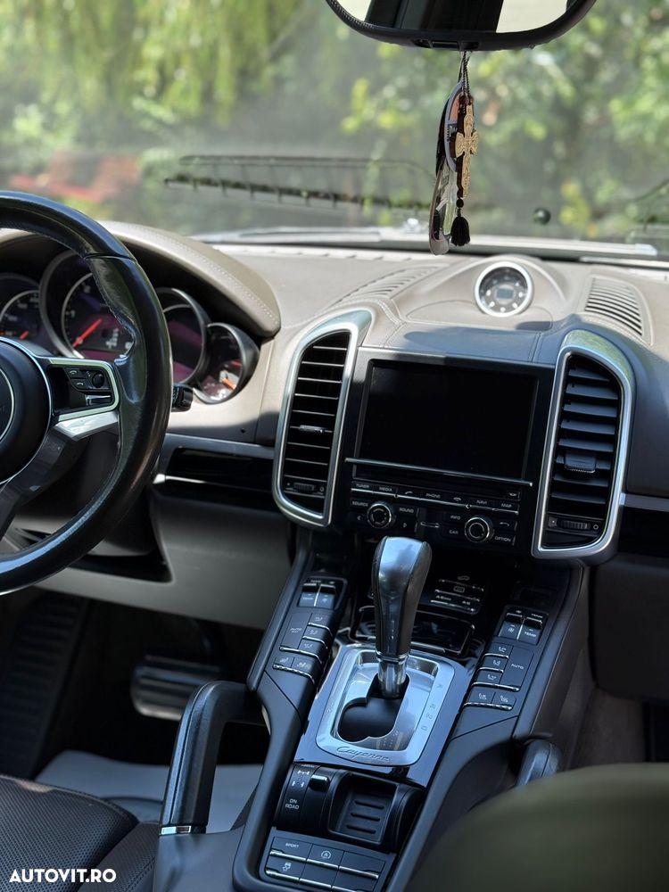 Porsche Cayenne 3.0 L - 10