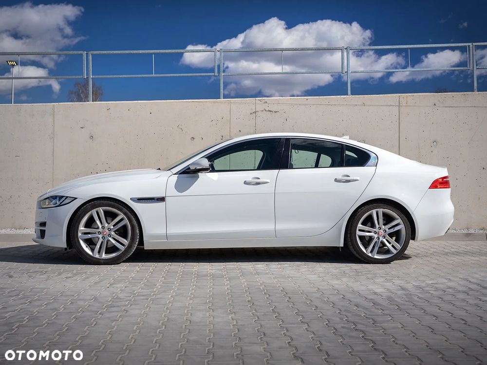 Jaguar XE 20d Pure - 9
