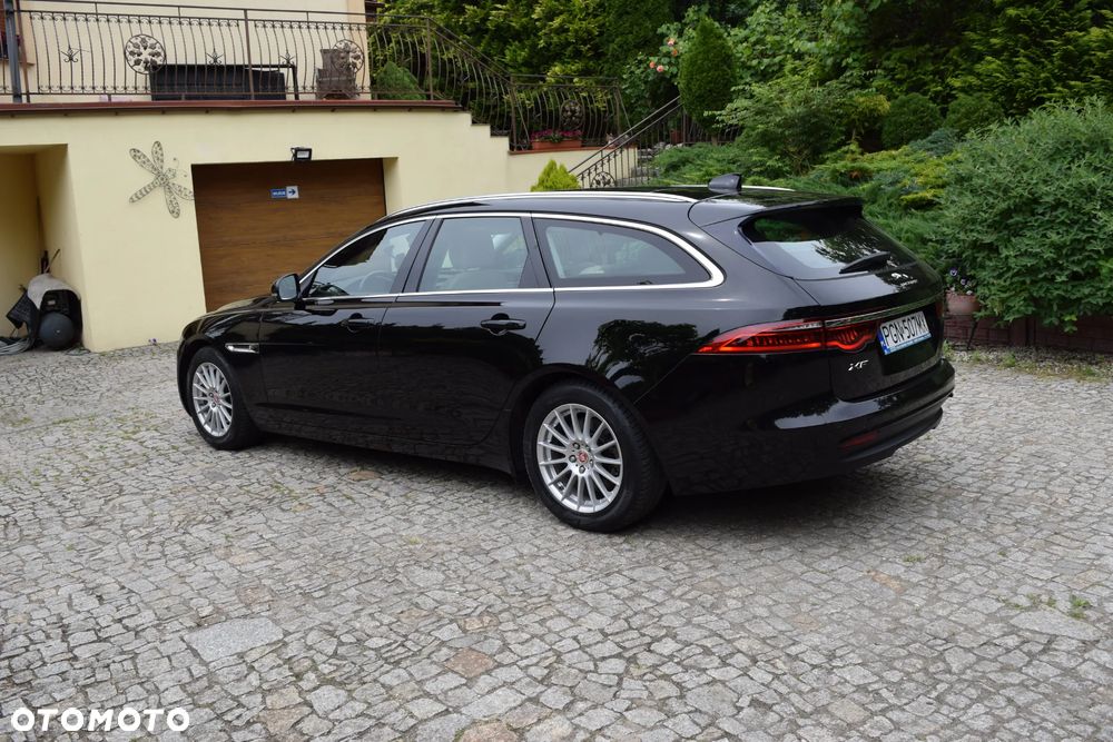 Jaguar XF 20d Prestige - 4
