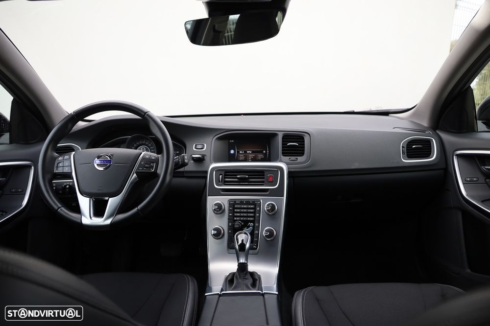 Volvo V60 Cross Country 2.0 D3 Momentum Geartronic - 15
