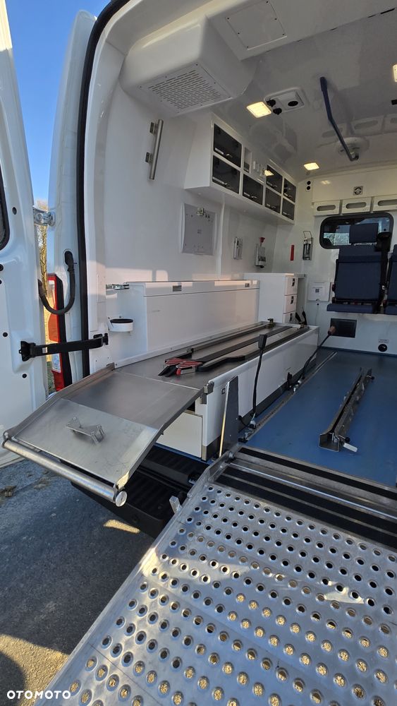Renault Master Ambulans karetka - 12