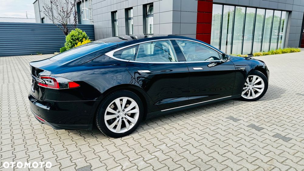 Tesla Model S - 9